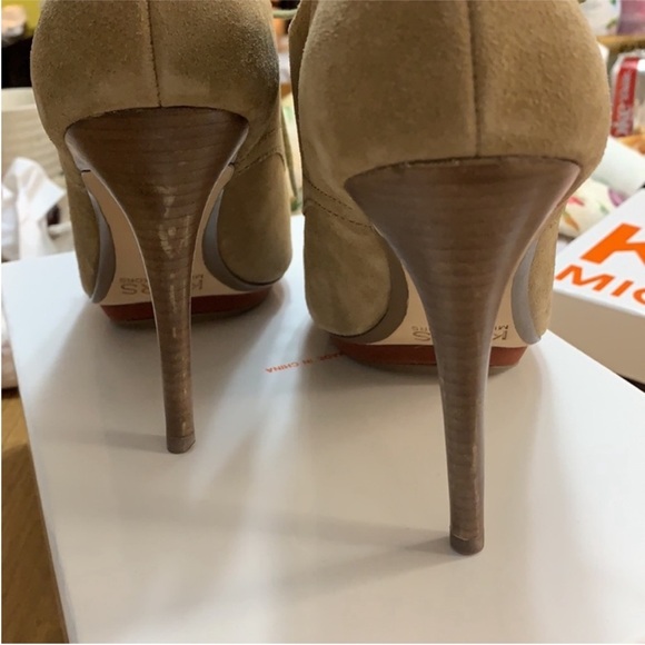 Suede Michale Kors Peep Toe Pumps - Picture 3 of 12